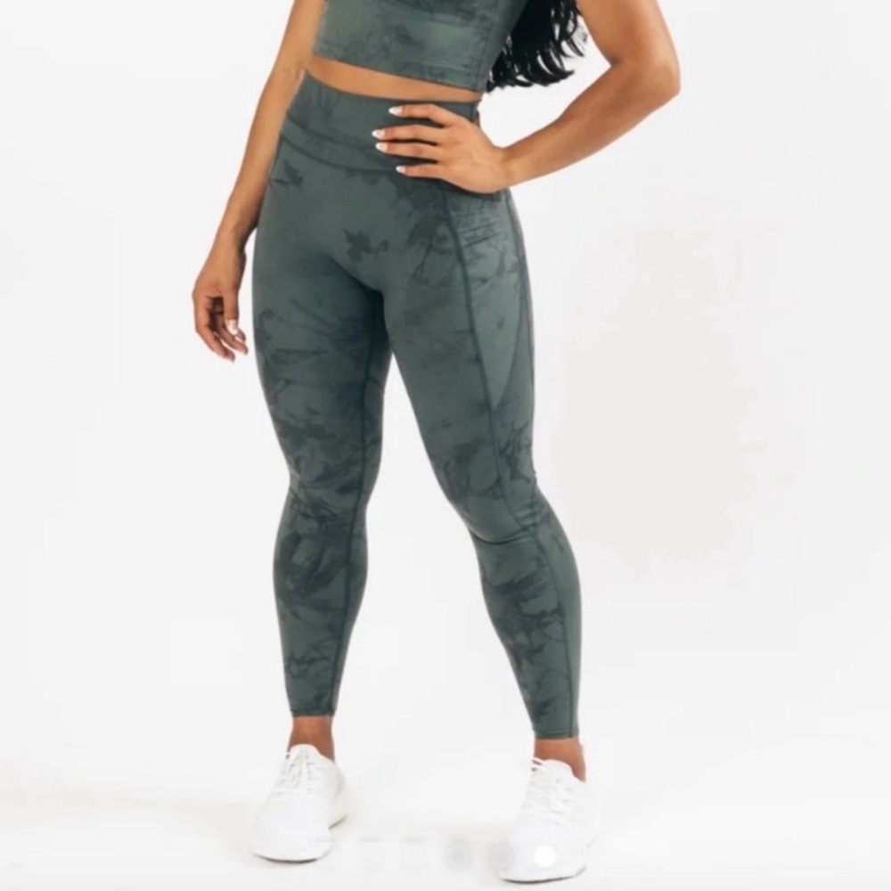 Alphalete Alphalux Storm Leggings in Green